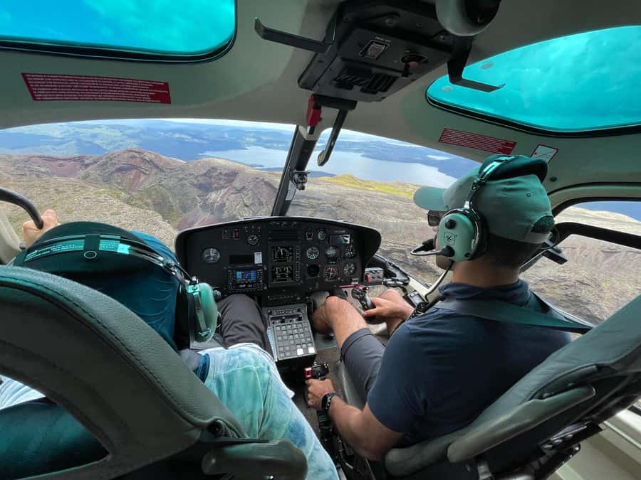 Rotorua: Helicopter Flight and Guided Walk on Mt Tarawera - From Rotorua Lakefront to Mt Tarawera, in One 40-Minute Ride
