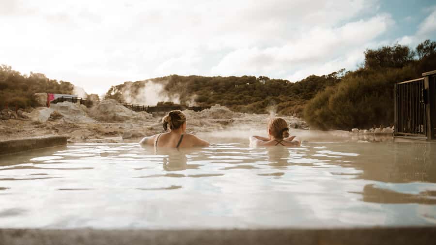Rotorua: Hells Gate Outdoor Mud Bath & Spa Experience - Sulphur mineral water, showers, plunge pools, and the clean exit