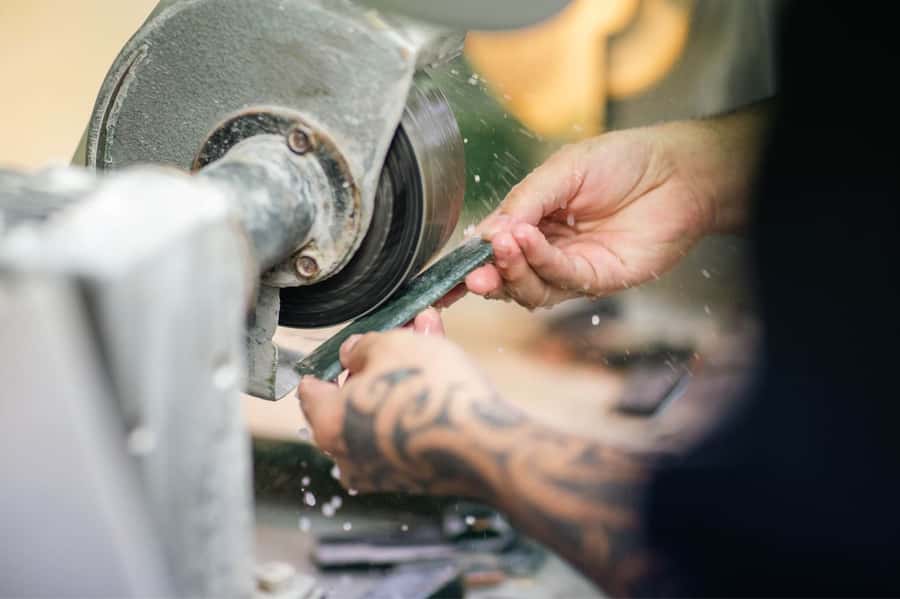 Rotorua: Jade Carving Experience at a Local Studio - The 40-minute flow, from studio sounds to your necklace