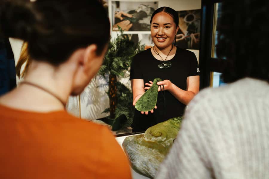Rotorua: Jade Carving Experience at a Local Studio - Meeting the artists, and how the guide shapes the experience