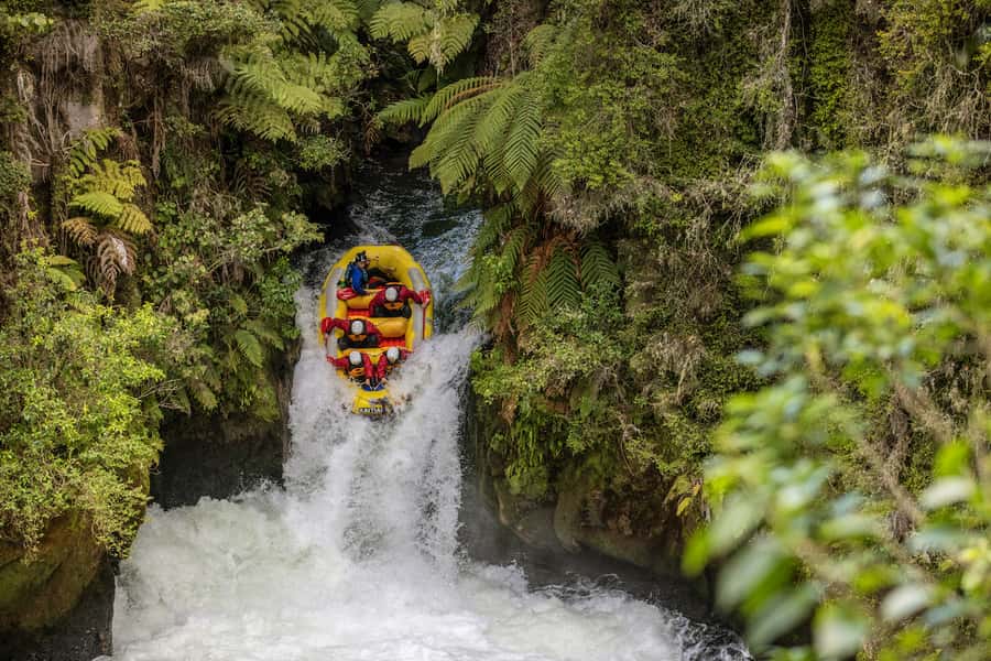 Rotorua: Kaituna Rafting & Mt. Tarawera Guided Hike Combo - What to pack for a day of wetsuits and volcano hikes
