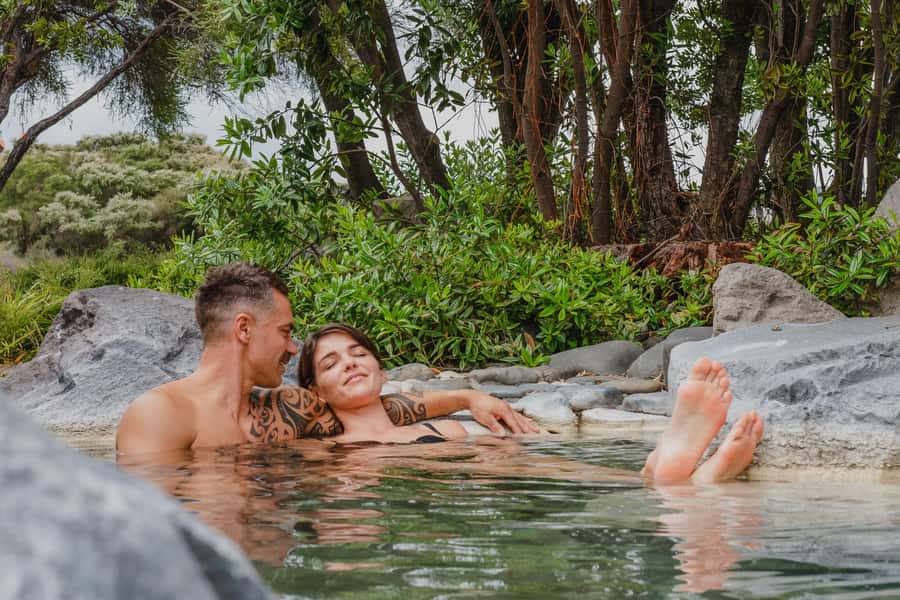 Rotorua Lake: Deluxe Lake Spa Geothermal Hot Spring Bathing - Timing, crowd levels, and how to keep the vibe calm