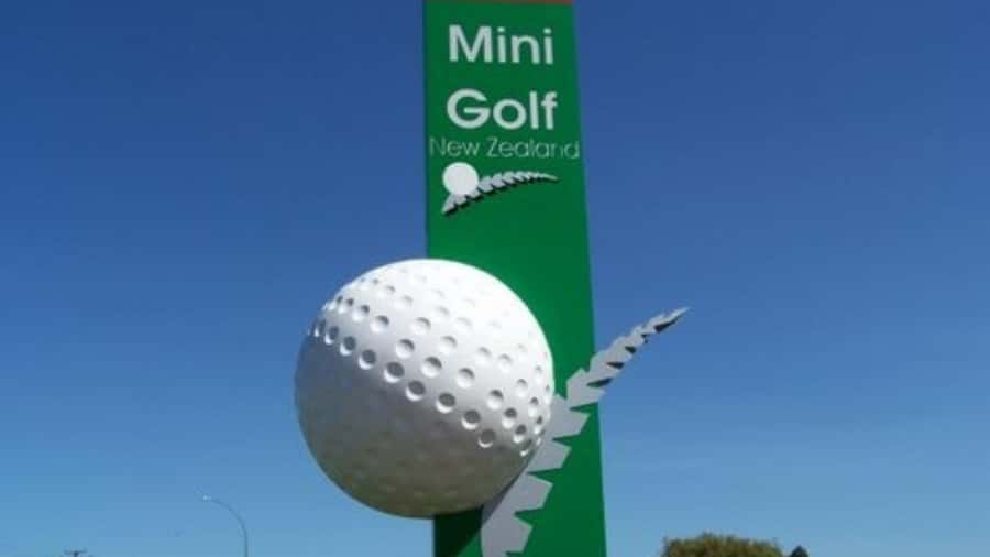 Rotorua: Mini Golf Experience - The 2000-year-old rata stump waterfall and the fish-filled pond