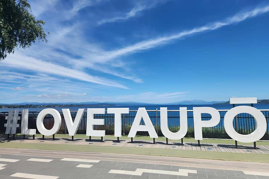 Rotorua & Taupo DayTour Waiotapu & Huka Falls from Auckland - Price and value: what $448 buys you on a long-distance day