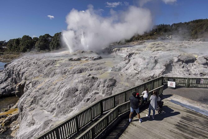 Rotorua: Te Rā Guided Experience + Haka - Pōhutu Geyser: the eruption moment you plan your eyes for