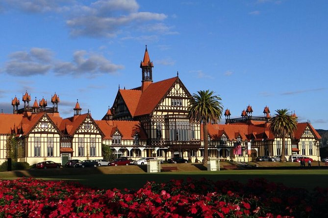 Rotorua via Kiwi/lakes country & a visit to iconic Whakarewarewa - Key highlights at a glance