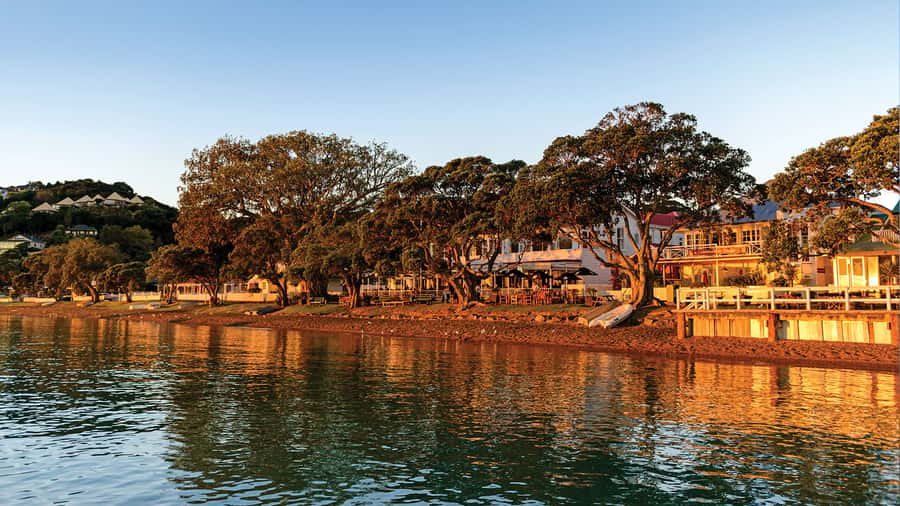 Russell: 1-Hour Sightseeing Tour by Coach & Long Beach - Russell in one hour, what you actually see from the coach