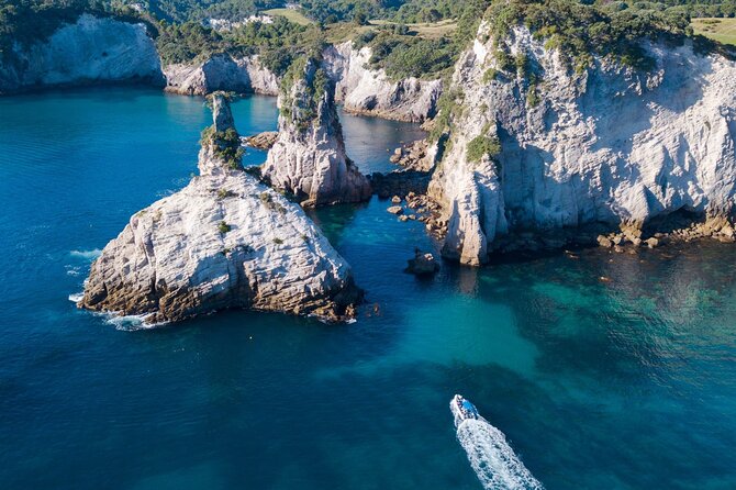 Sea Cave Adventures in Whitianga - What About the Group Size and Boat Style?