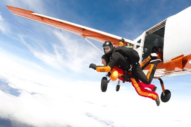 Skydive Wanaka - The jump: tandem safety, harnessing, and free fall timing
