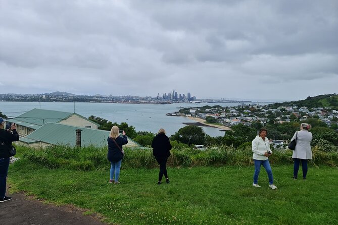 Small-Group Kumeu Wine Country Tour with Wine Tastings & Lunch - Muriwai Beach Black Sand and the Gannet Factor
