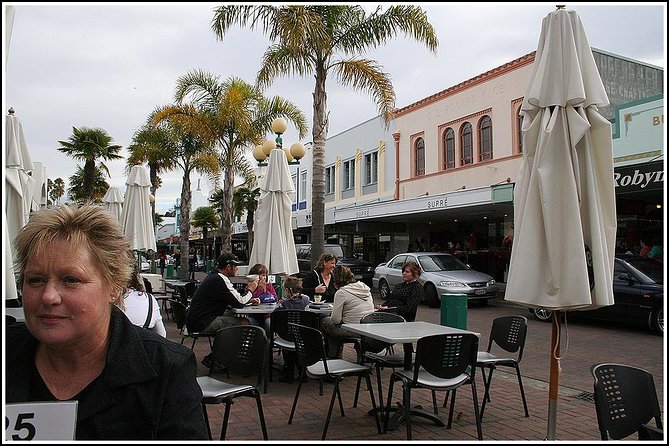 Small group - Napier City & Art Deco Tour, 2 hours - Meet your guide and the small-group rhythm