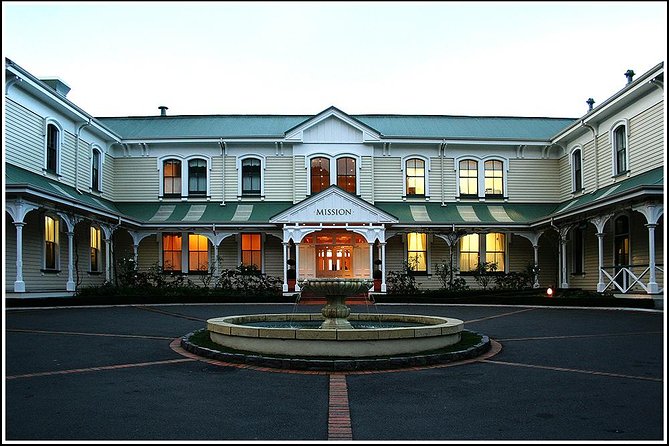 Small group - Napier Premium Wineries+ Beer tour -5.0 - 5.5 hours - Who this Napier Premium Wineries plus Beer tour is best for