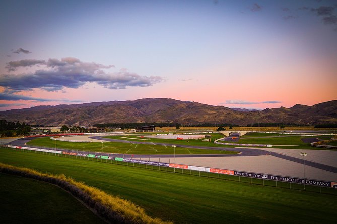 Supercar Fast Dash - Highlands Motorsport and Tourism Park - Safety-first setup: helmets, gear, and pro drivers