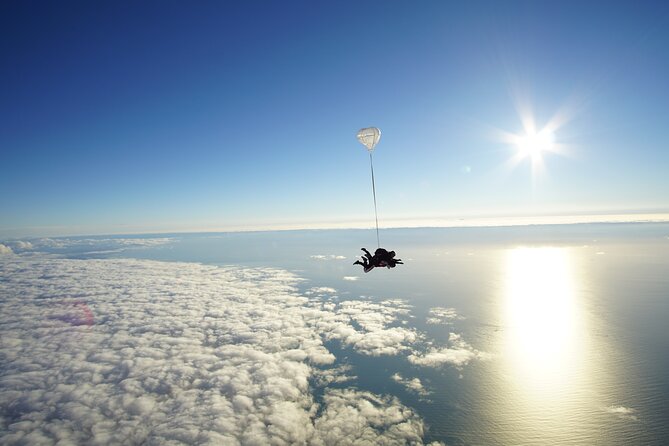 Tandem Skydive 16,500ft from Franz Josef - The landing and why the parachute part matters