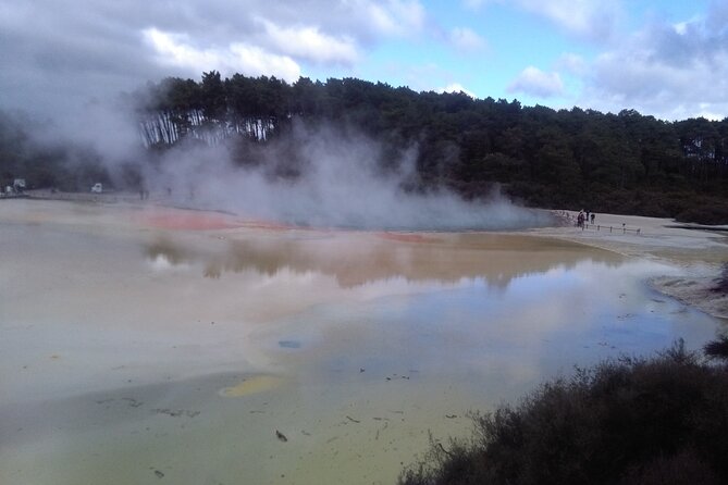 Taupo Day Trip with Orakei Korako or Waiotapu from Rotorua - Huka Falls lookout: short walk, big impact
