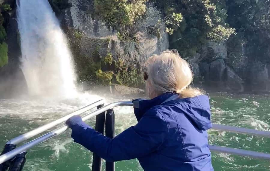 Taupo: Lake Taupo Western Bays Catamaran Tour with Bush Walk - Western Bays on Lake Taupo, without the usual crowds