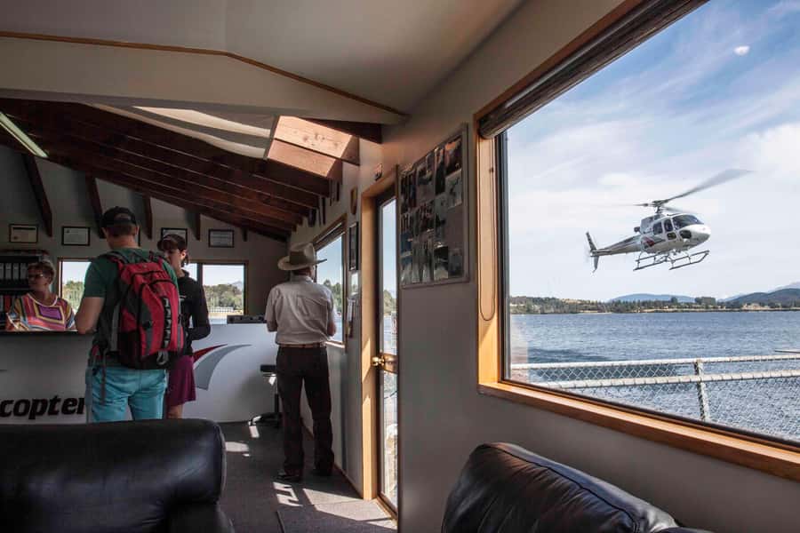 Te Anau: 30-Minute Fiordland National Park Scenic Flight - Small group vibes: up to 6, English commentary, and easy flow