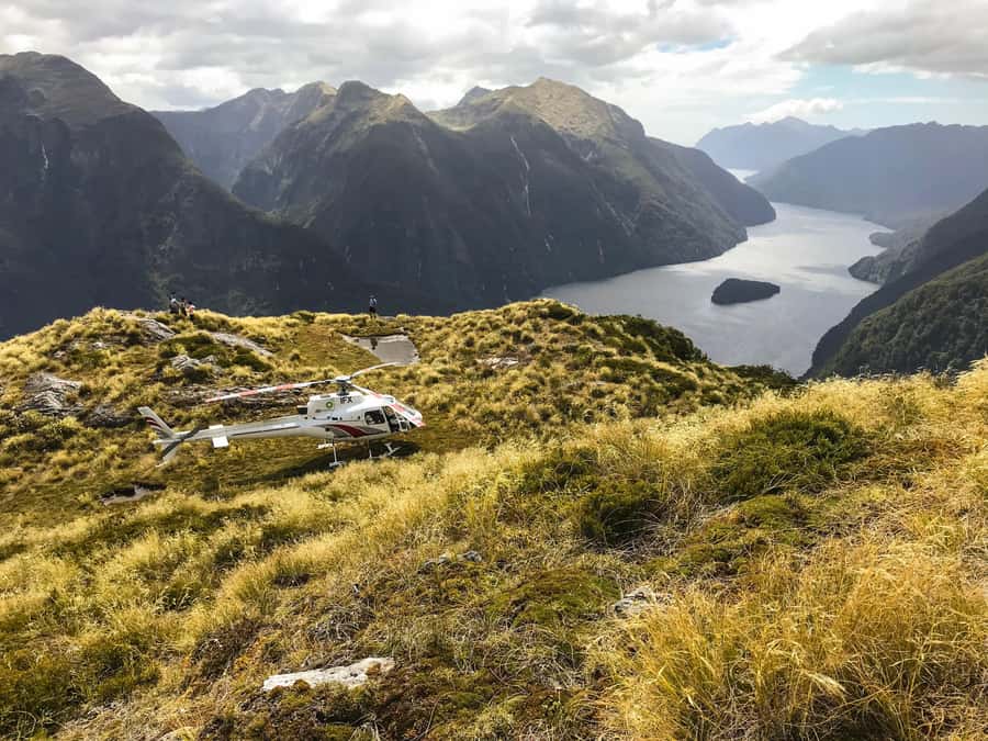 Te Anau: 30-Minute Fiordland National Park Scenic Flight - What to wear and bring for warm air in cold mountains