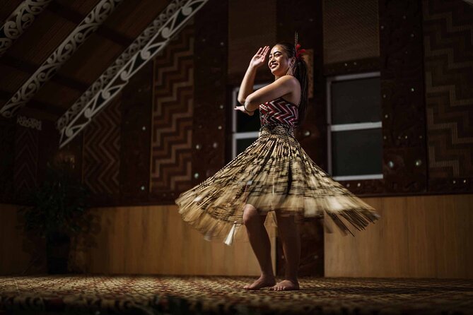 Te Puia: Te Pō Indigenous Evening Experience with Dinner - Watching Pōhutu erupt: reliability, timing, and how to get your best view
