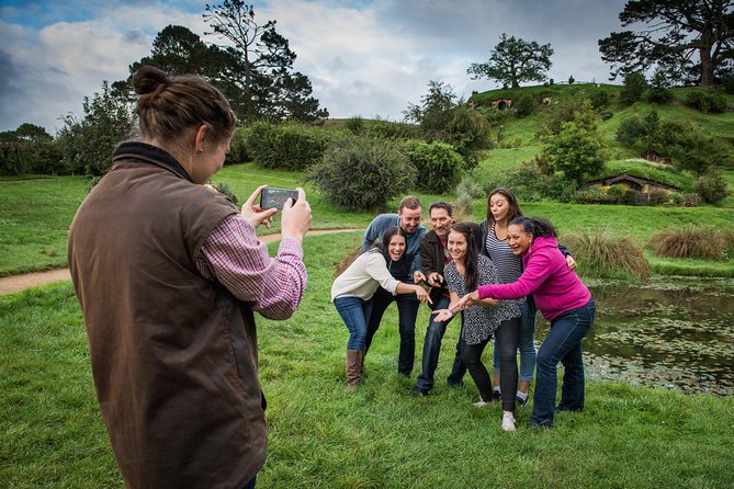 The Hobbiton Movie Set Small-Group Guided Tour from Auckland - Hobbiton’s guided 2 hours: what you actually see