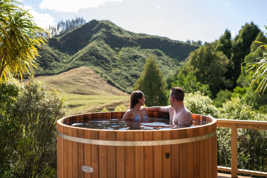 The Waitomo Experience : Okohua Glowworm Cave Tour - Driving out to the HQ on a narrow gravel road (and what to do with it)