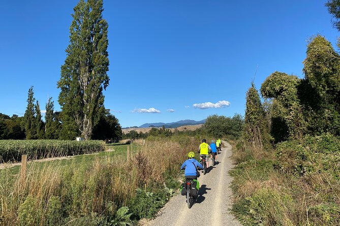 Tunnel to Town - Via Mapua - Pedal power through farmland, orchards, and wine country