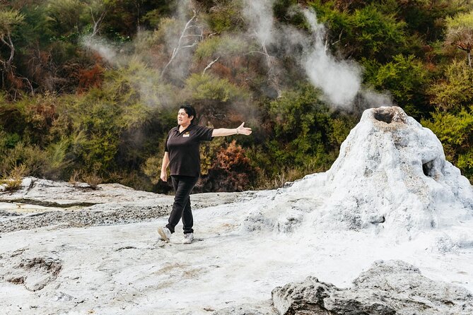 Wai-O-Tapu Thermal Wonderland, Rotorua, New Zealand - Why Wai-O-Tapu Feels Like Another World Near Rotorua