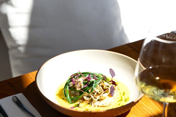 Waiheke Island: Afternoon Wine Affair with Ocean Front Lunch - Guides, group size, and why Paora’s approach shows up in the experience