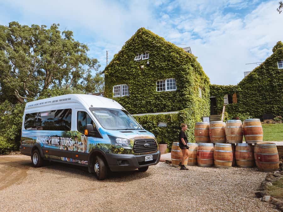 Waiheke Island: Scenic Island Wine Tour & Local Wine Tasting - Why the Kiwi guide makes such a difference on Waiheke