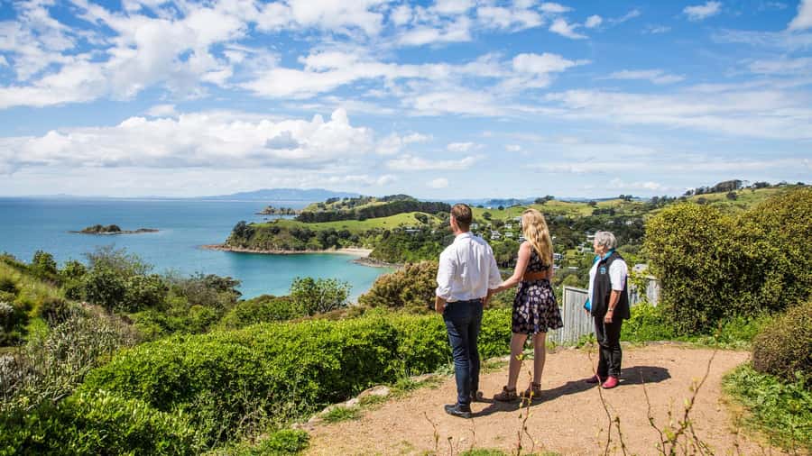 Waiheke Island: The Essence of Waiheke Wine Tour - Tips to make the most of the tastings and the schedule