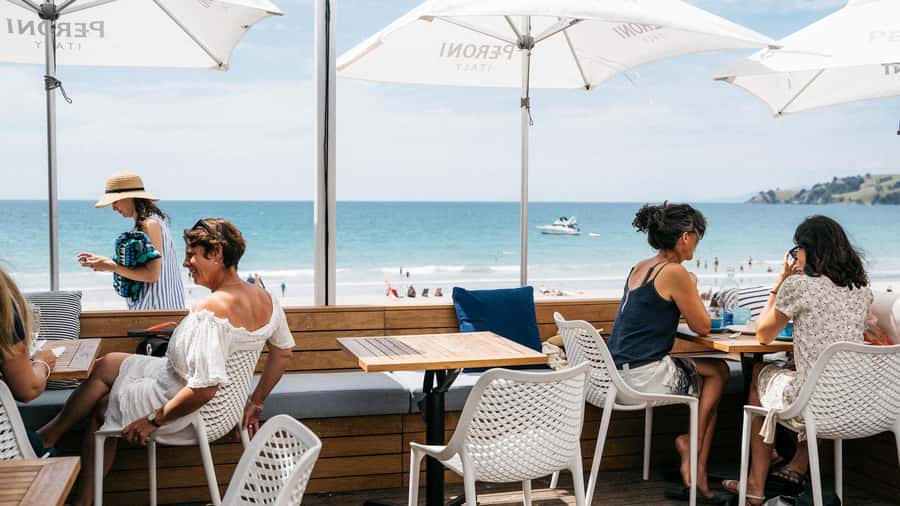 Waiheke Island: Wine Tour & Lunch at Award Winning Venue - Lunch at 372 in Onetangi: the beachfront payoff
