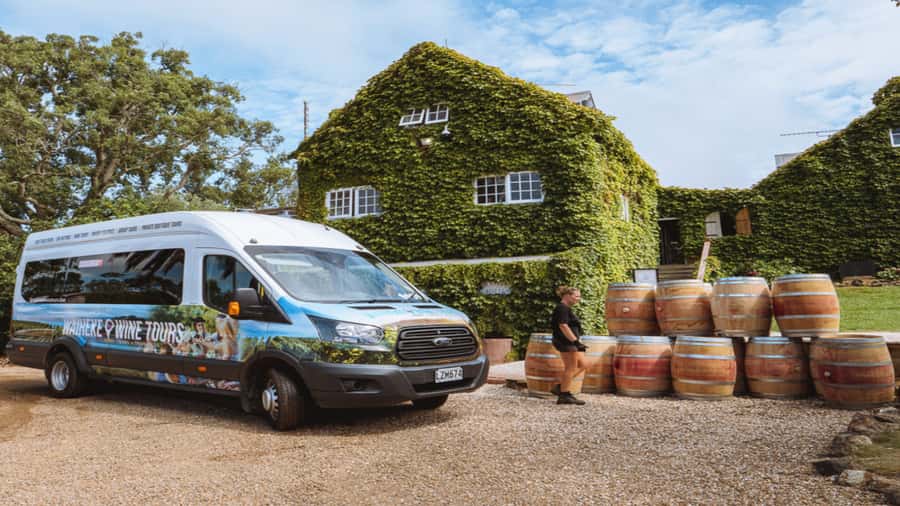 Waiheke: Scenic Taste and Graze Tour with Wine, Whisky, Beer - Who should book this Waiheke scenic graze tour