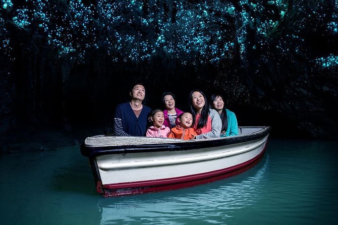 Waitomo Caves & Hobbiton Small Group Tour inc Lunch from Auckland - A 6:00 am start that makes the whole day work