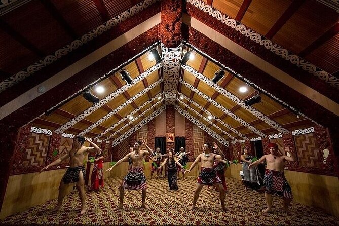 Waitomo Glow Worm Caves & Te Puia (Rotorua) Private Tour - Rotorua at Te Puia: Geothermal Heat, Mud Pools, and Māori Culture