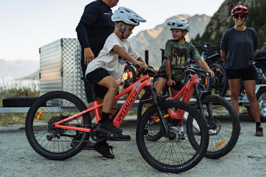 Wānaka: Gladstone Track and Wanaka Trails on Bike or eBike - Gladstone Track: the 6km shoreline stretch you’ll remember