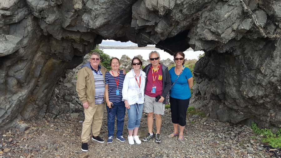 Wellington: Cave to Coast Highlights Guided Tour - Remembrance and south-coast reserves: Taputeranga and Te Kopahou