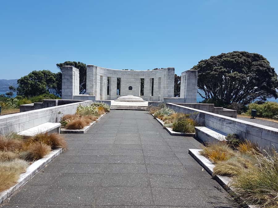 Wellington: Private Day Tour with Lunch - Weta Cave and the mini museum for film lovers