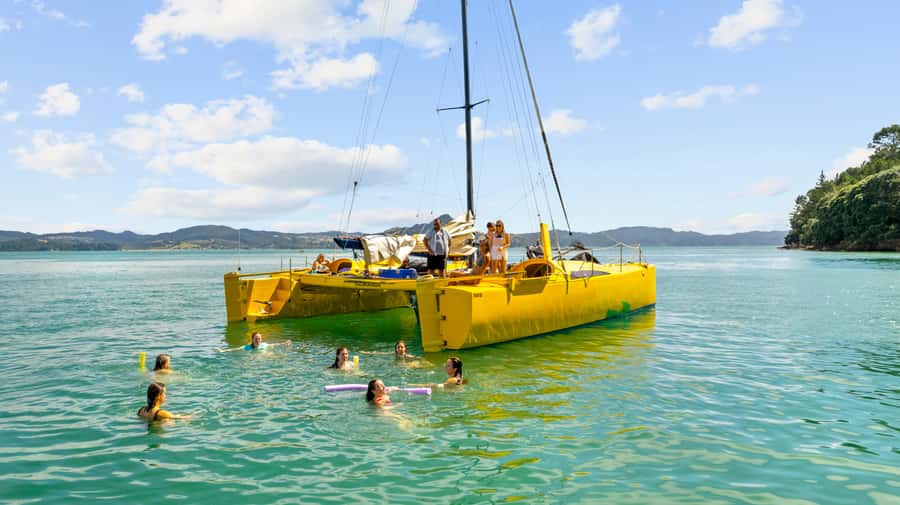 Whitianga: Sailing Trip to Cathedral Cove - The boom sail moment, beanbags, and crew energy